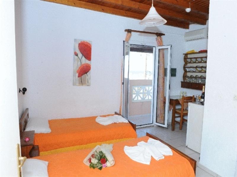 Kastro Beach Apartments มาเลีย ภายนอก รูปภาพ